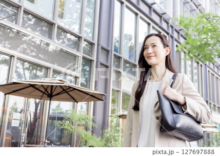 働く女性イメージ 働く女性イメージ 127697888