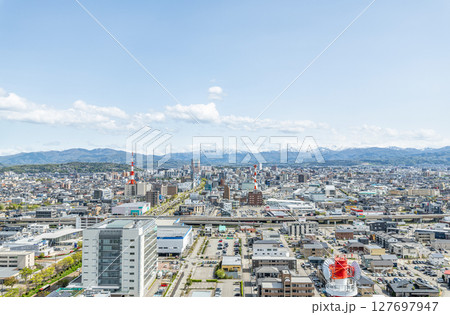 石川県金沢市　金沢県庁展望台から望む金沢市の街並み（JR金沢駅方面） 127697947