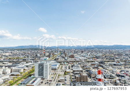 石川県金沢市 金沢県庁展望台から望む金沢市の街並み(JR金沢駅方面) 石川県金沢市 金沢県庁展望台から望む金沢市の街並み(JR金沢駅方面) 127697953