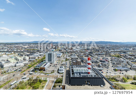 石川県金沢市　金沢県庁展望台から望む金沢市の街並み（JR金沢駅方面） 127697954