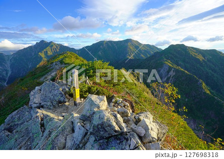 七倉岳山頂からの針ノ木岳・蓮華岳・北葛岳 七倉岳山頂からの針ノ木岳・蓮華岳・北葛岳 127698318