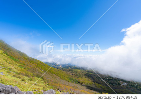 【山岳素材】初秋の頃の天狗原と雲海【長野県】 127698419