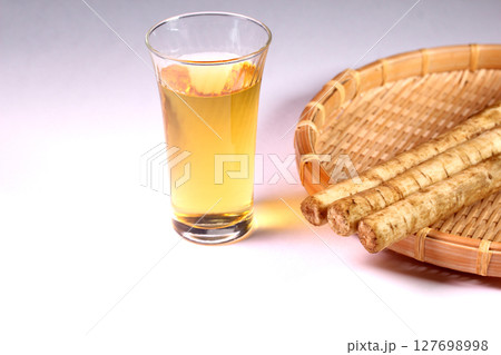 ゴボウとゴボウ茶 127698998