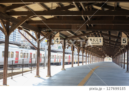 福岡県　北九州市　門司港駅 127699185