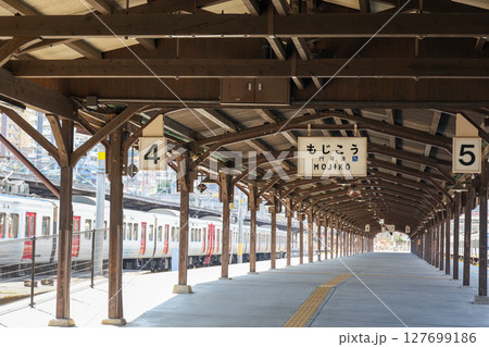 福岡県　北九州市　門司港駅 127699186