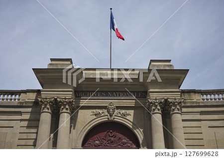 フランス国立公文書館 127699628
