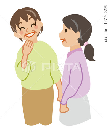 楽しそうに立ち話をする高齢女性 楽しそうに立ち話をする高齢女性 127700279