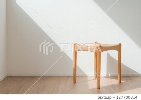 マイホームのリビングにあるペーパーコードの椅子,チェア,ダイニングチェア 127700814