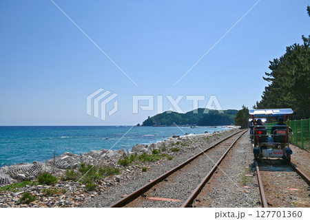【韓国/江原道】海沿いを走る三陟海洋レールバイク 127701360