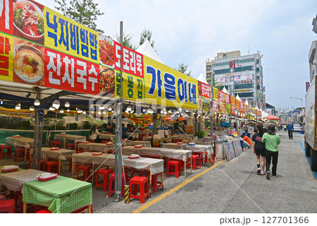 【韓国/原州市】お祭りに並ぶ屋台 【韓国/原州市】お祭りに並ぶ屋台 127701366