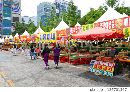 【韓国/原州市】お祭りに並ぶ屋台 【韓国/原州市】お祭りに並ぶ屋台 127701367