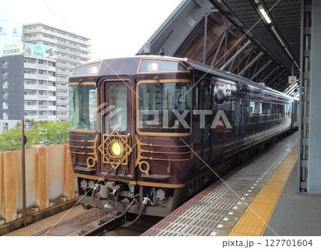 観光列車　志国土佐時代の夜明けのものがたり 127701604