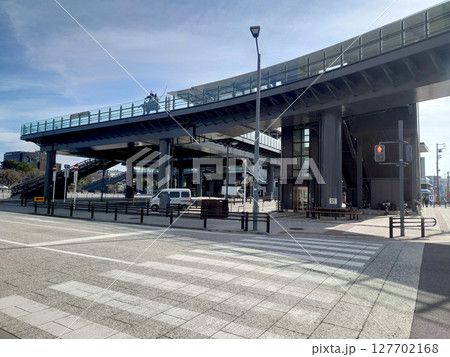A pedestrian walkway / 駅前のペデストリアンデッキ(地上階からのビュー) A pedestrian walkway / 駅前のペデストリアンデッキ(地上階からのビュー) 127702168