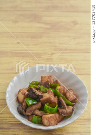 厚揚げと椎茸とピーマンの炒め物 厚揚げと椎茸とピーマンの炒め物 127702419