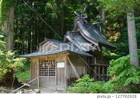岡山県真庭市蒜山にある「茅部神社（かやべじんじゃ）」：茅部神社の末社足王神社 127702828