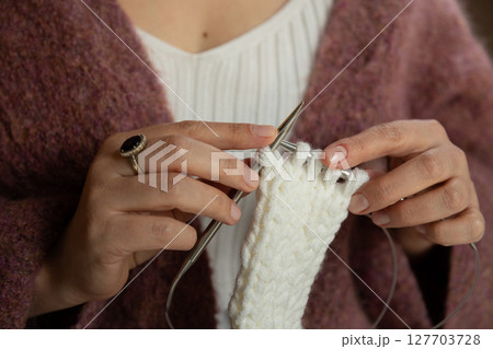 A woman knit with knitting needles,closeup shot 127703728