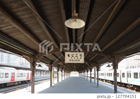 福岡県　北九州市　門司港駅 127704151