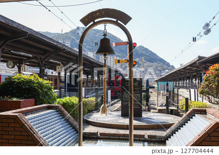 福岡県　北九州市　門司港駅　旅立ちの鐘と幸福の泉 127704444