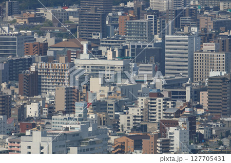 高松市街中心部の丸亀街壱番街ドームと三越百貨店付近 127705431