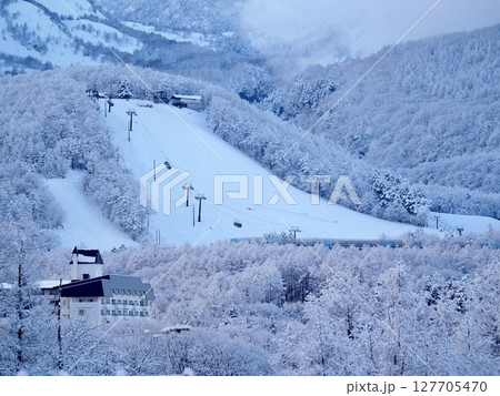 冬の草津温泉 草津温泉スキー場ゲレンデ 冬の草津温泉 草津温泉スキー場ゲレンデ 127705470