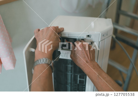 エアコン移設　内外接続電線 127705538