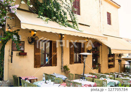 アテネ市内の美しいストリート 127705784