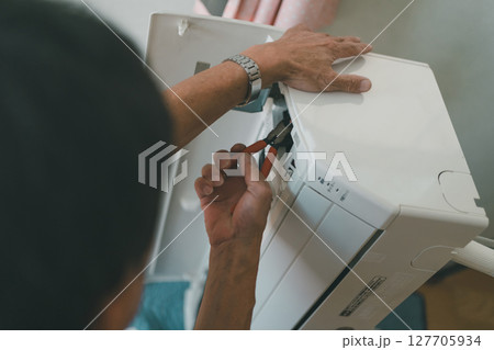 エアコン移設　内外接続電線　切る 127705934