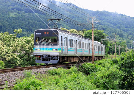 秩父鉄道「栗の花咲く沿線風景を走る電車」 127706505