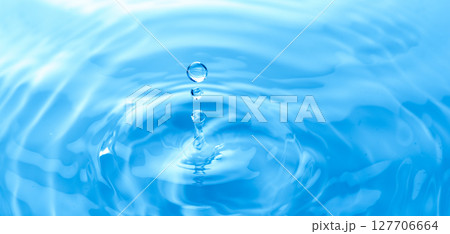 水しぶきのアクションショット 127706664