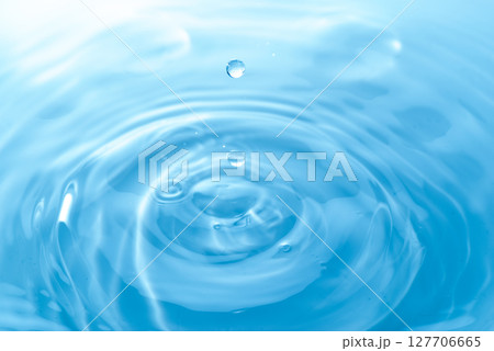 水しぶきのアクションショット 127706665