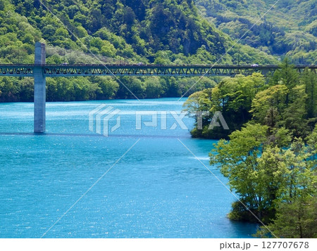 新緑の八ッ場吾妻湖 新緑の八ッ場吾妻湖 127707678