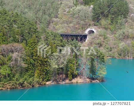 新緑の八ッ場吾妻湖 新緑の八ッ場吾妻湖 127707821