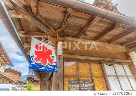 【世界遺産】稲の実った初秋の白川郷【岐阜県】 127708063