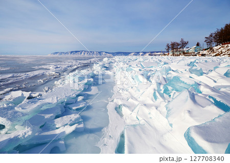 Beautiful landscape of the frozen Lake Baikal on a sunny winter day. 127708340