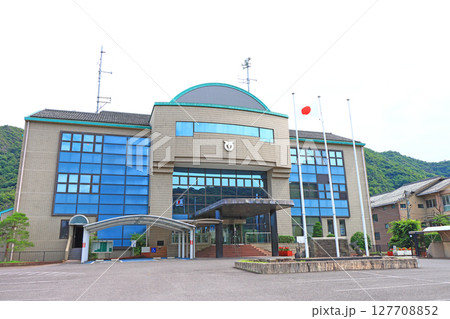 岐阜県坂祝町、坂祝町役場の風景 127708852