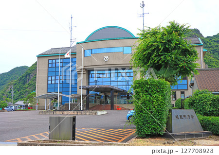 岐阜県坂祝町、坂祝町役場の風景 127708928