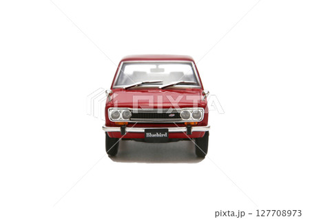 ミニカー　ダットサン ブルーバード1600SSS セダン 127708973