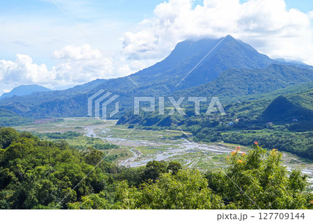 【台湾/台東県】都蘭山と卑南渓の風景 【台湾/台東県】都蘭山と卑南渓の風景 127709144