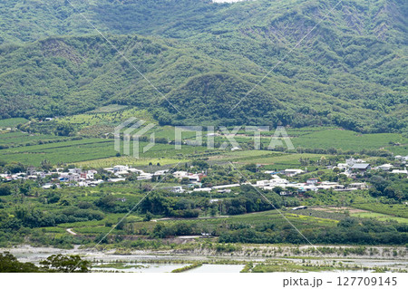 【台湾/台東県】高台から見た利吉集落の風景 【台湾/台東県】高台から見た利吉集落の風景 127709145