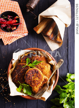 fried cutlets on brown bowl 127709298
