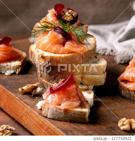 Sliced salted salmon fillet Sliced salted salmon fillet 127710421