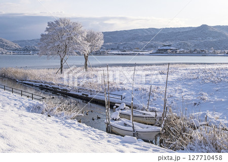 湖畔の雪景色　東郷池周辺 127710458