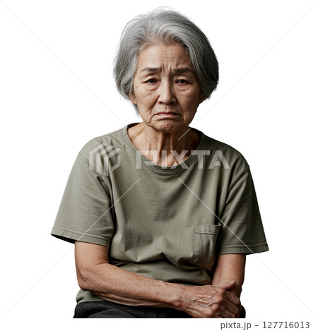 悩んでいる高齢女性 127716013