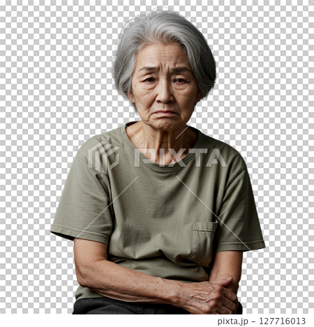 悩んでいる高齢女性 127716013