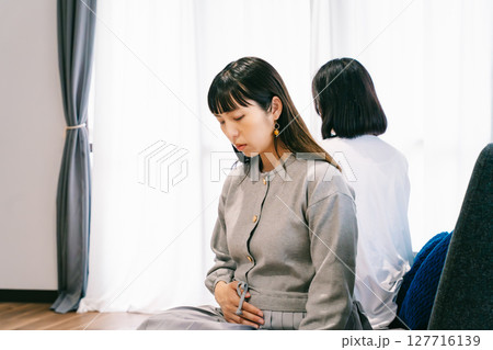 里帰り出産で帰省したのに親子喧嘩 里帰り出産で帰省したのに親子喧嘩 127716139