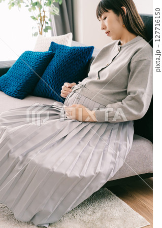 胎動を感じて 胎動を感じて 127716150