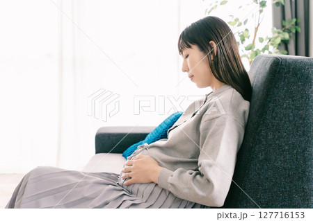 胎動を感じて 胎動を感じて 127716153