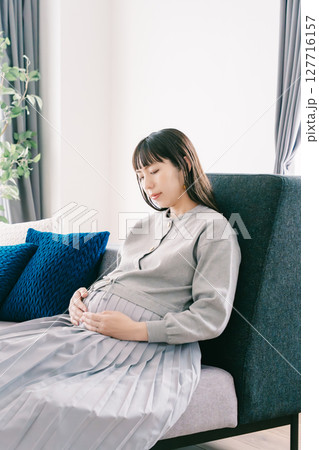 胎動を感じて 胎動を感じて 127716157