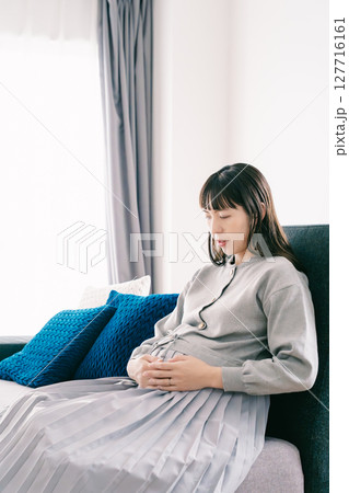 胎動を感じて 胎動を感じて 127716161