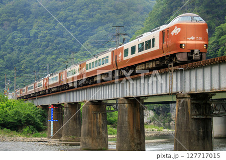 第7高梁川橋梁を渡る特急「やくも」（JR西日本　273系） 127717015